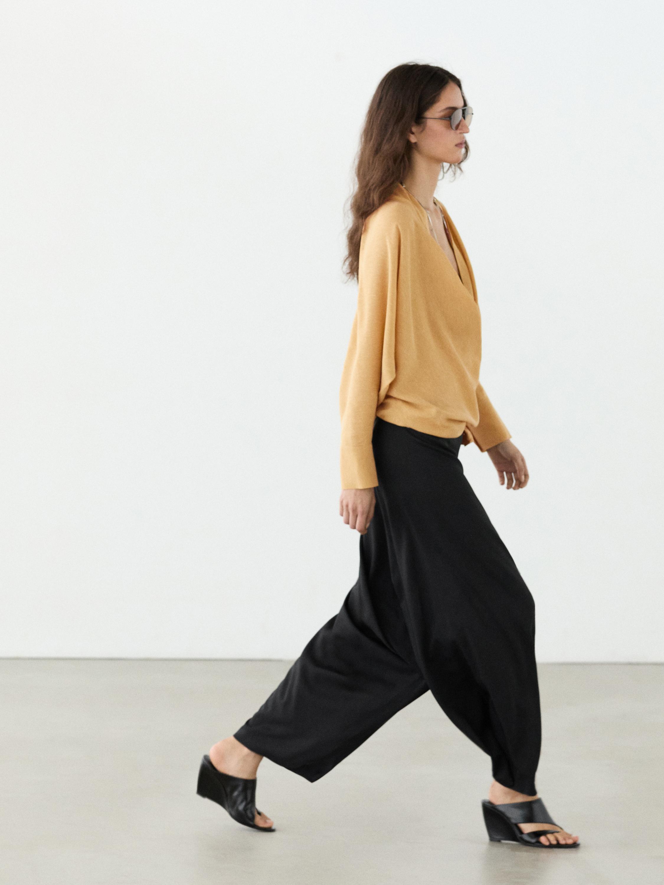 Blouse fluide à décolleté drapé